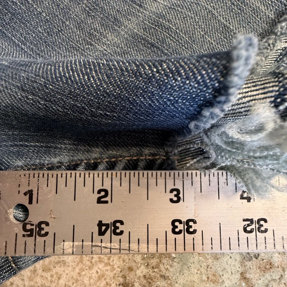 Levis 514 Slim Straight Blue Denim Cut Off Shorts Frayed Hem Womens 30‎ Waist